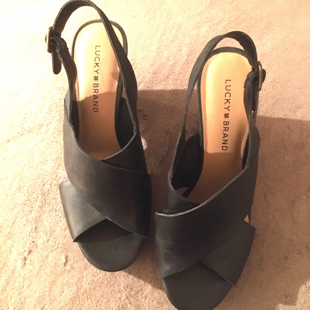8.5 Lucky brand leather sandal